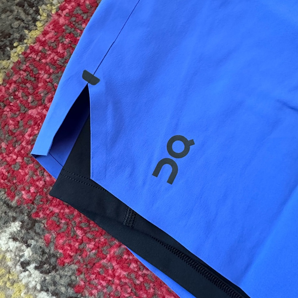 ON On Running Women's Running Shorts - Black and Cobalt XL LIKE NEW - Picture 7 of 9